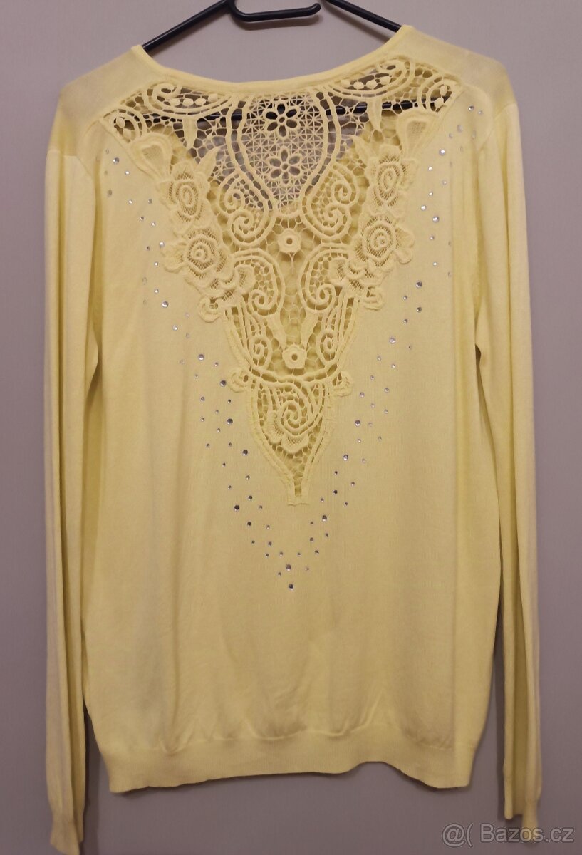 NOVÝ dámský svetřík s kamínky velikost M
