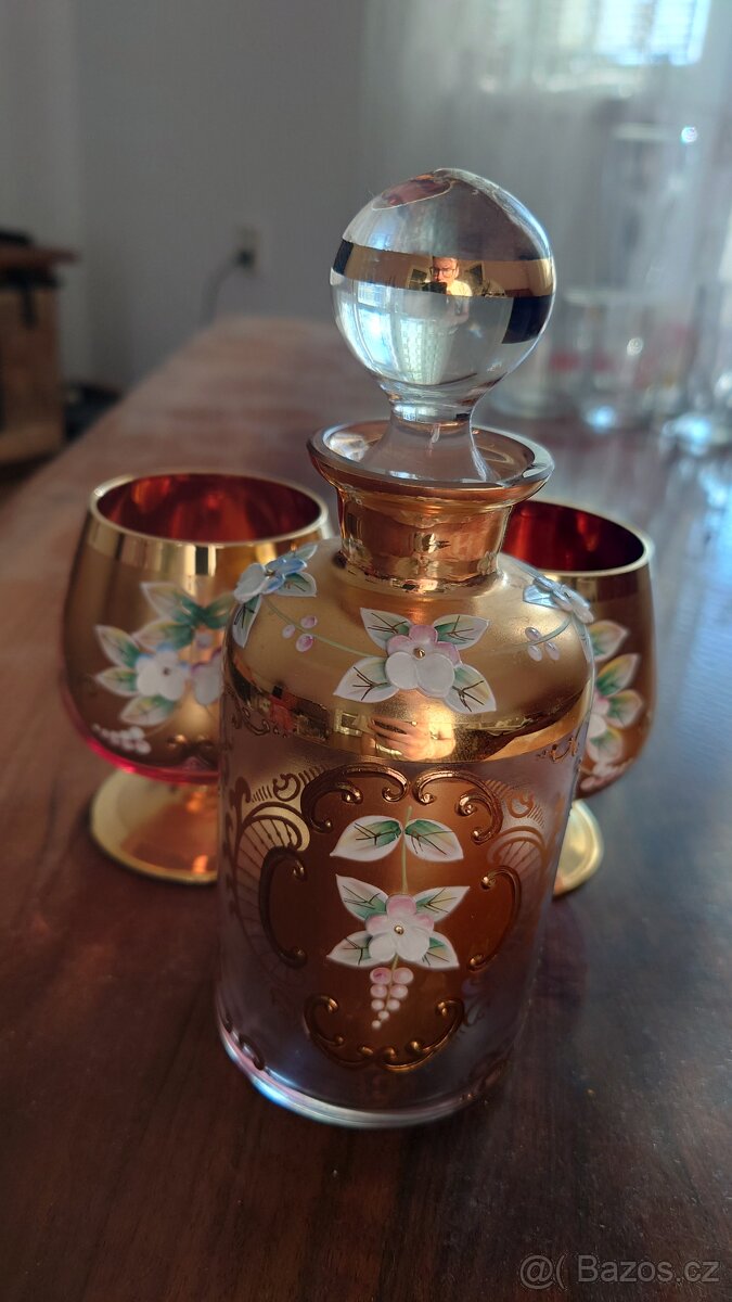 Sadu sklenice zlacené