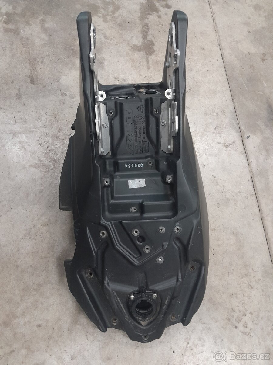Nádrž KTM 690 SMC