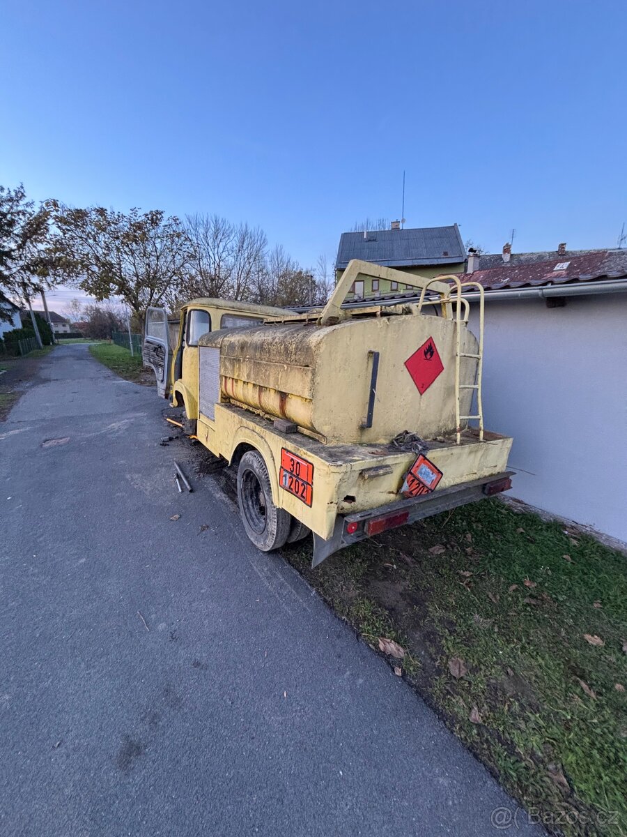 Avia A30 cisterna na díly nebo jako celek