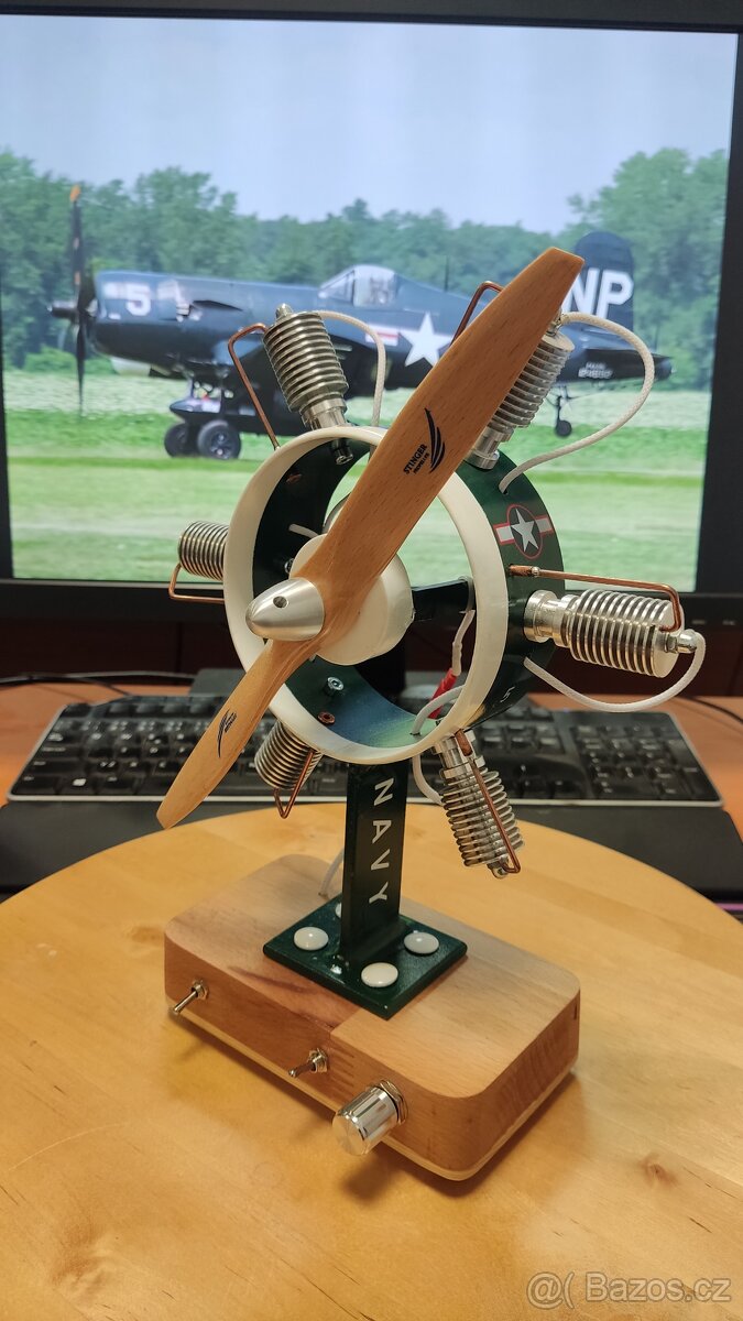 DIY stolní větrák - styl Vought F4U Corsair - Cam Harris