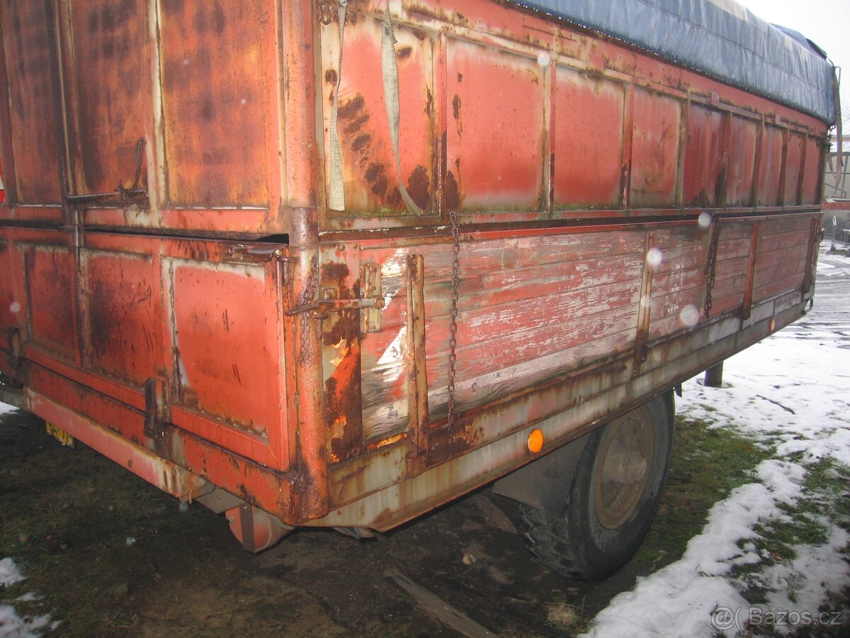 Traktorový sklapěcí návěs, Pilinák