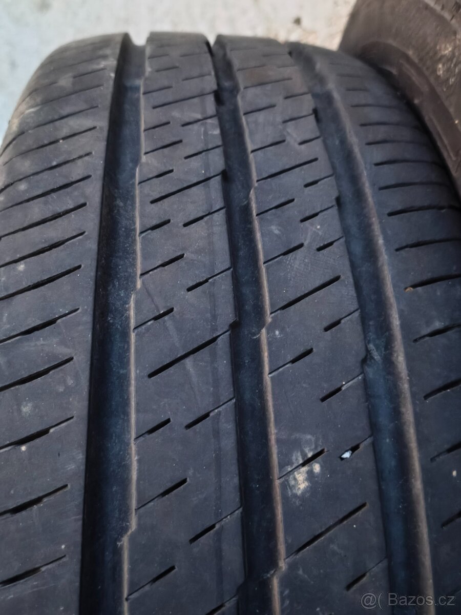 Prodám pneu 215/65 R16C