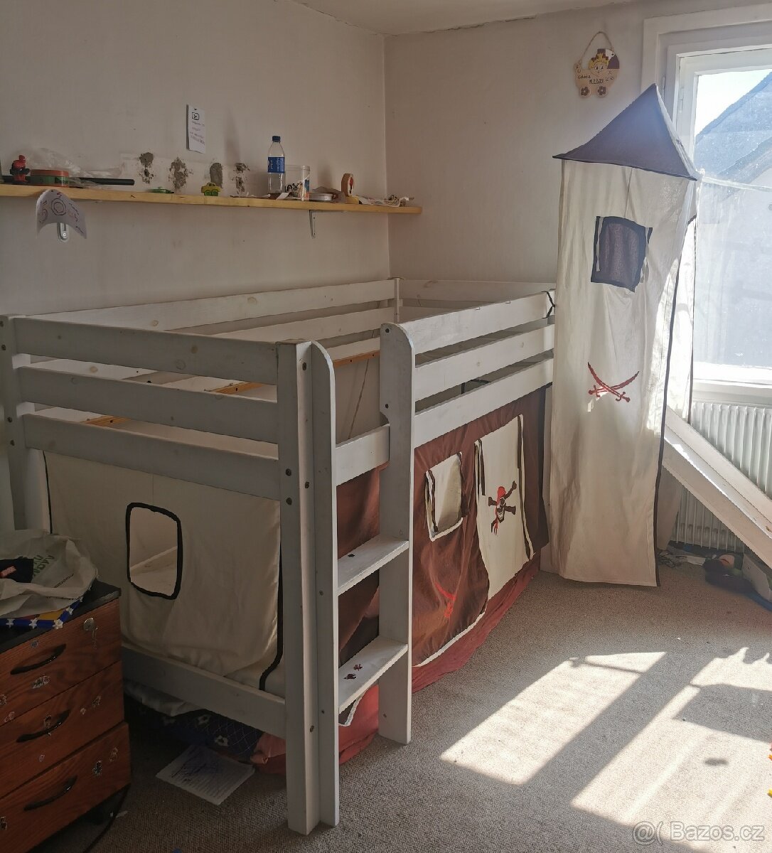 Dětská postel se skluzavkou, bez roštu a matrace