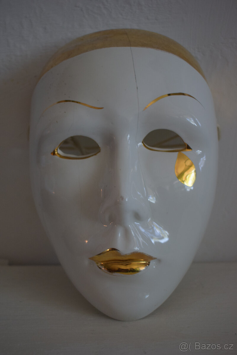 Benátská porcelánová maska v životní velikosti