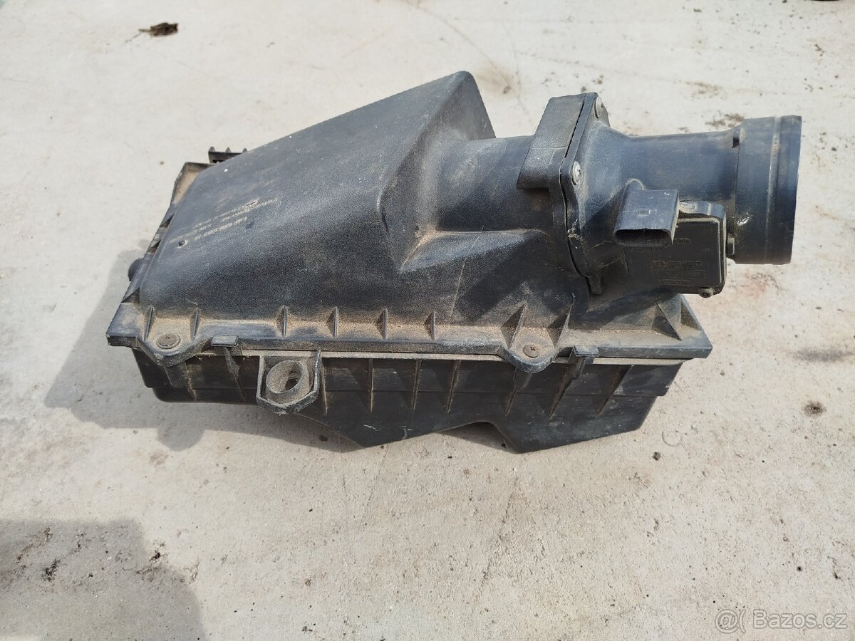 Vzduchový filtr golf 4 ,1J0129607D