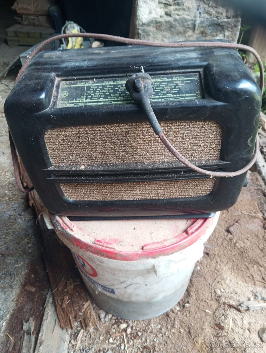 Rádio Tesla T504 U ll