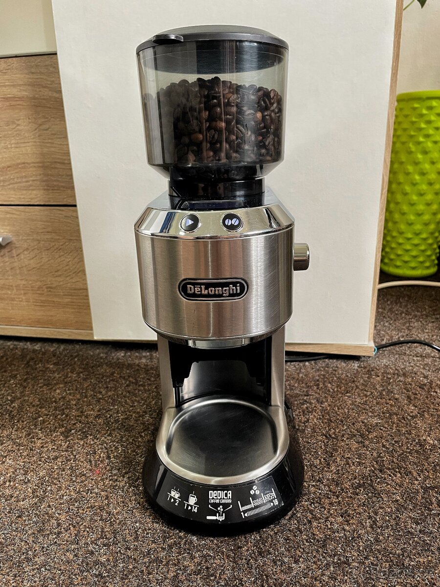 Mlýnek DeLonghi KG521.M