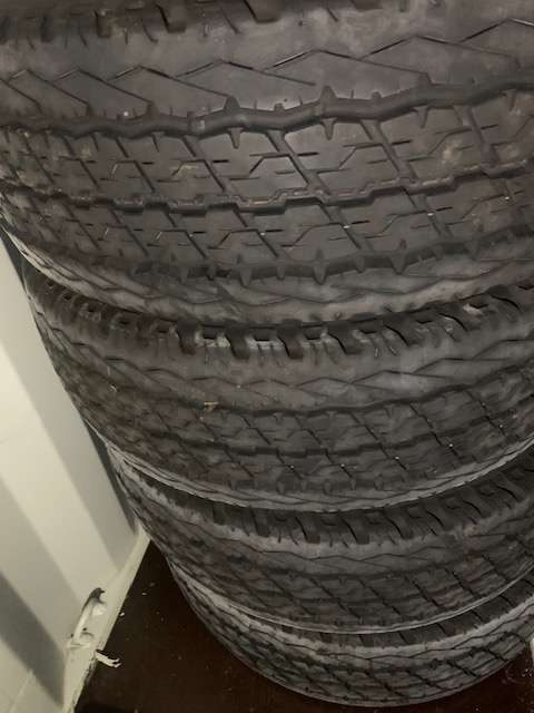 Bridgestone Duravis 215 70 R15C