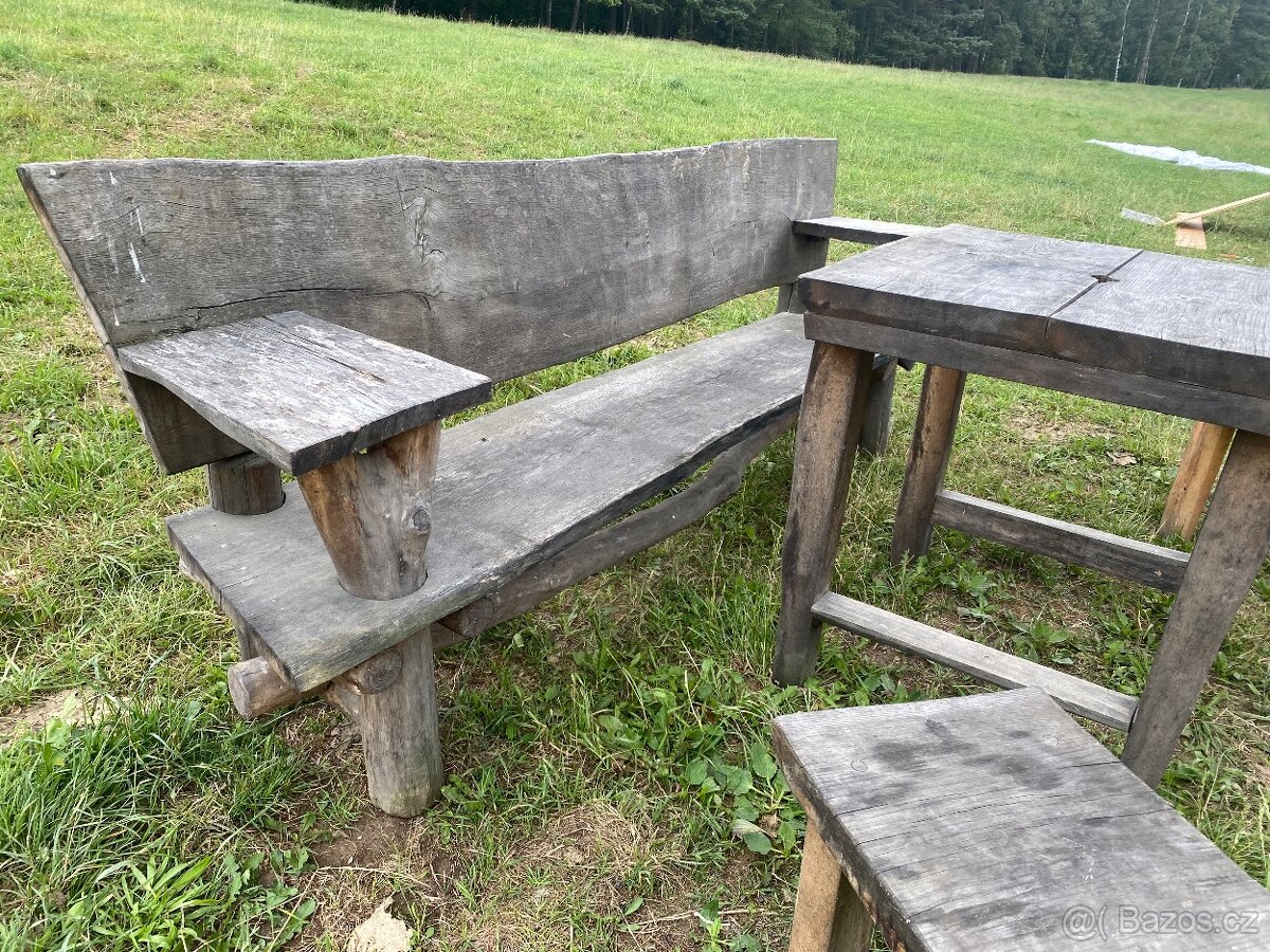 Dubový set stůl lavice a sedatka