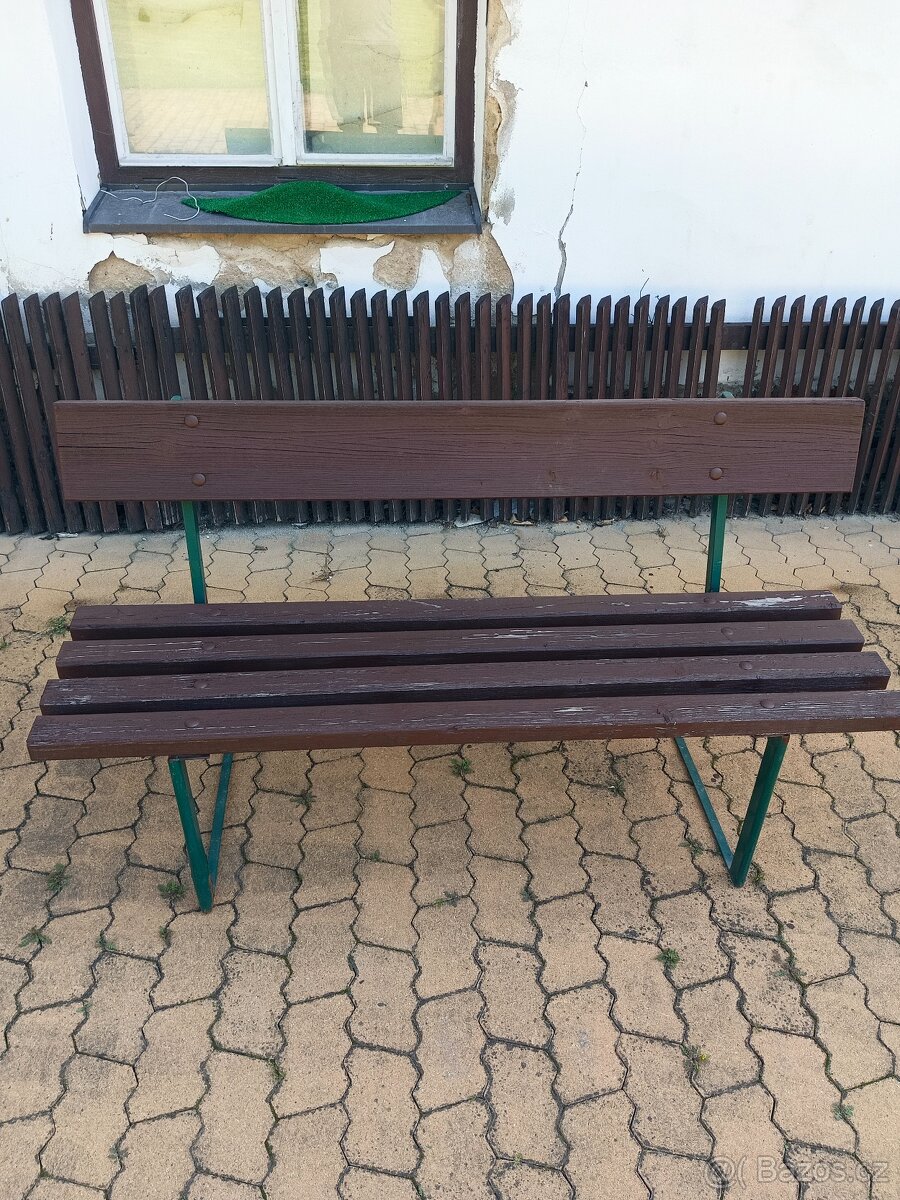 Zahradní lavička