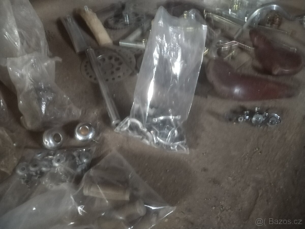 Kožená sedla prodám díly na stará kola