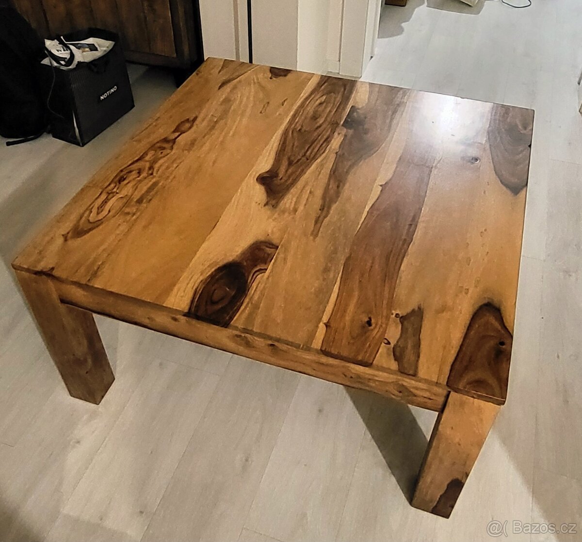 Dřevěný stůl - palisandr 90x90x45cm