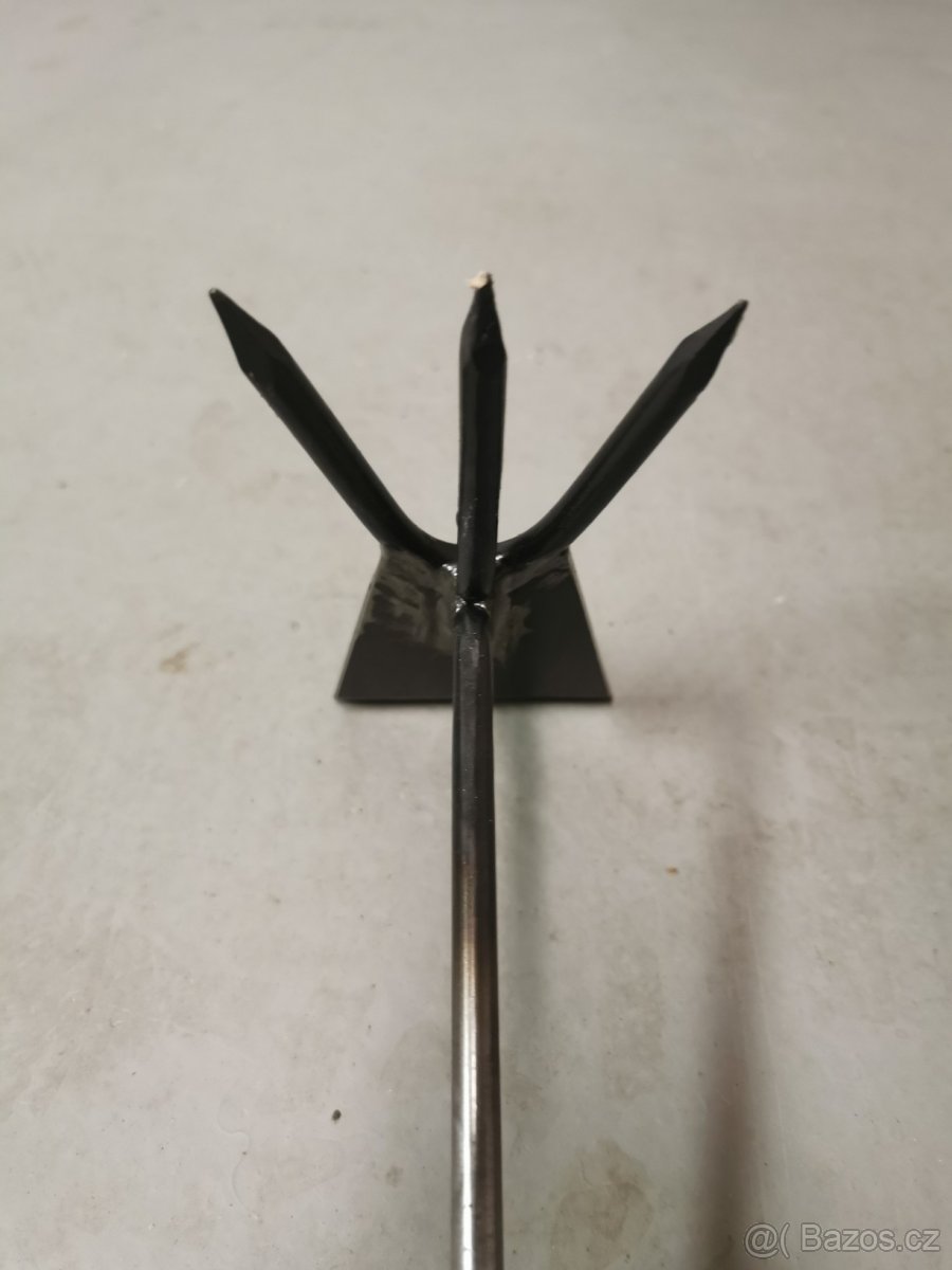 Kovaná zahradní motyčka s vidličkou - NOVÁ, vyrobeno v ČR