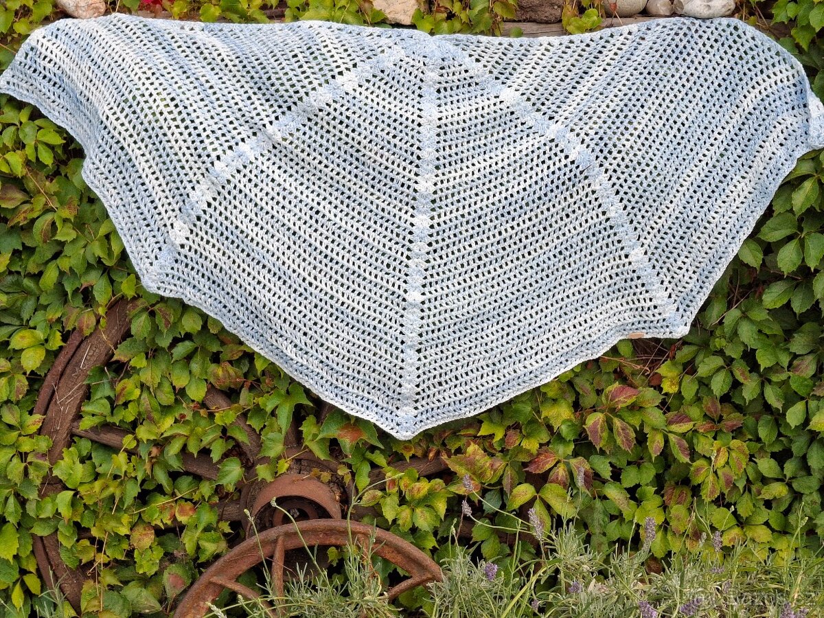 Háčkovaný šátek..