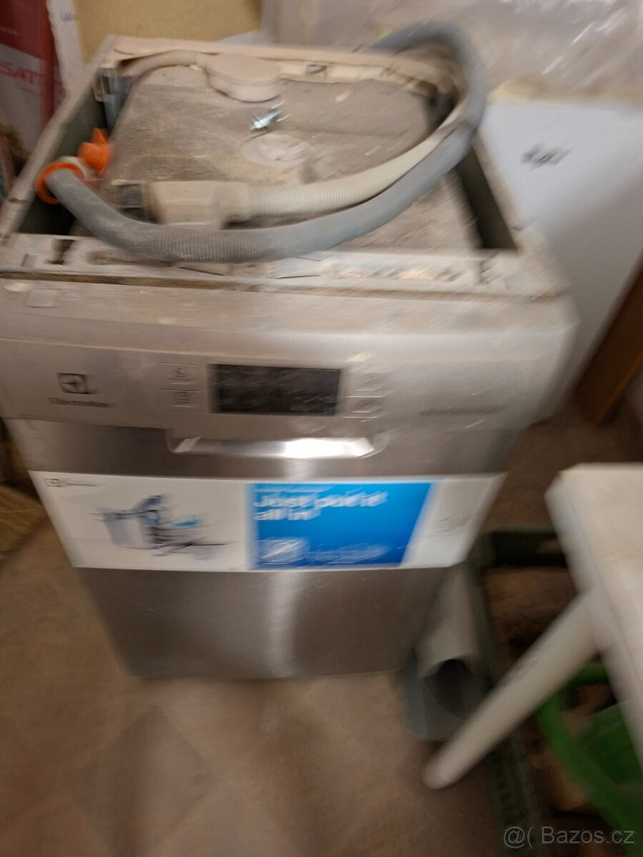 Vestavěná myčka nádobí 60cm šíře AEG-ELEKTROLUX