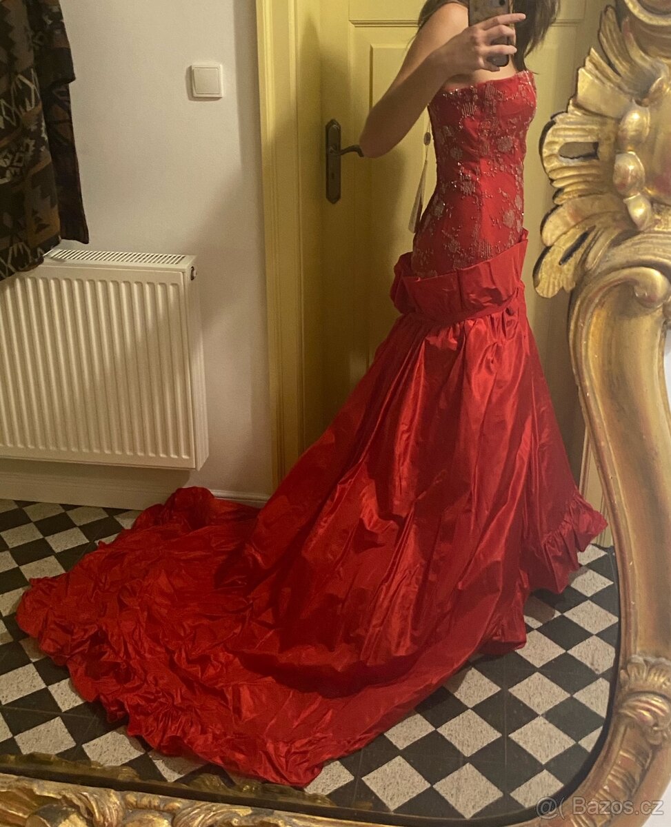 Nové společenské dlouhé hedvábné šaty maturitní ples