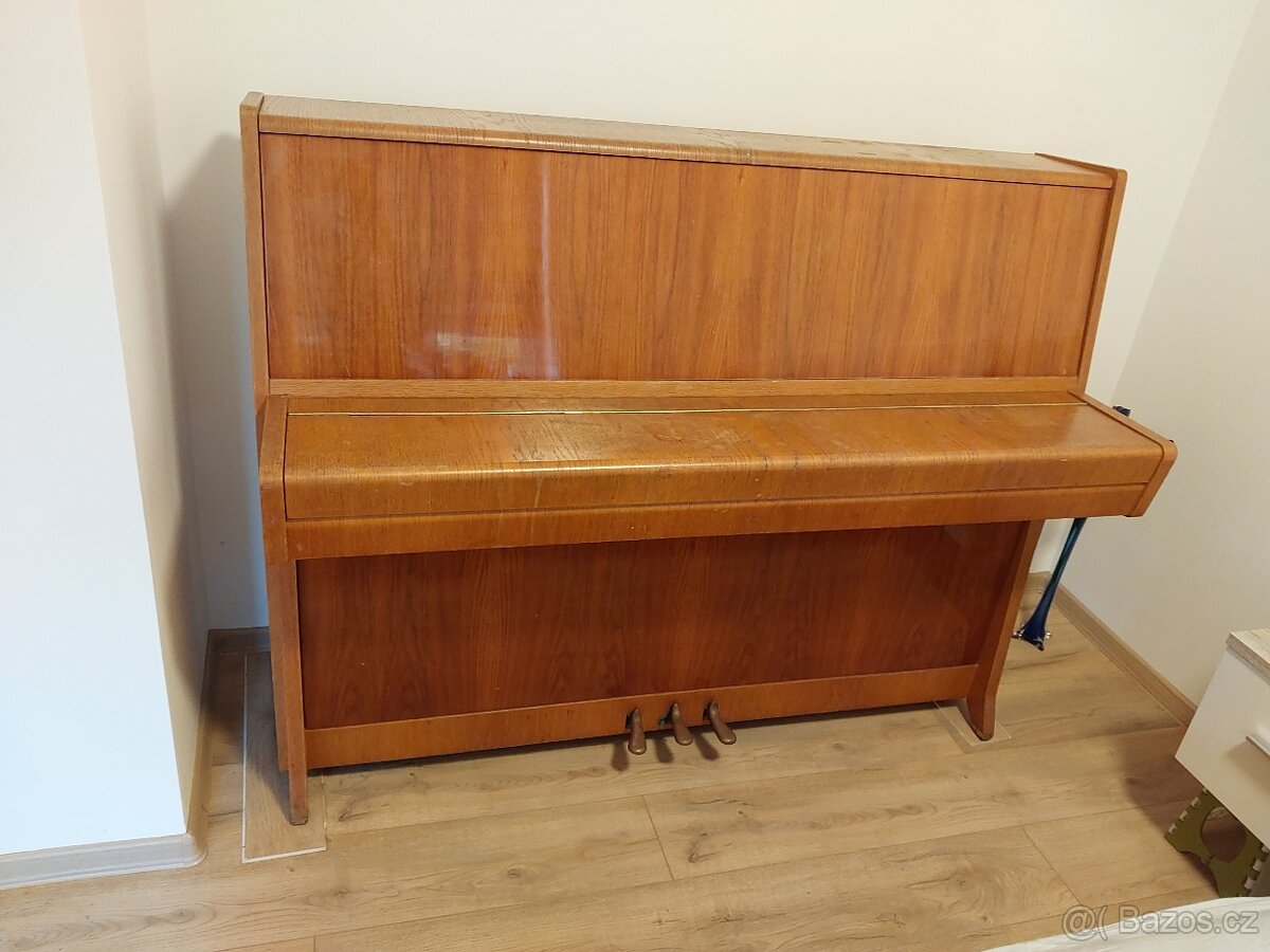 Prodám pianino Petrof K114