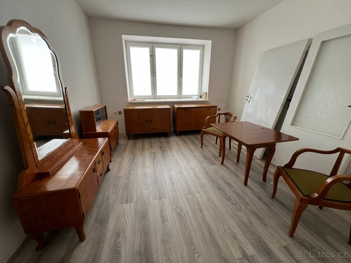 Sestava nábytku ve stylu Biedermeier z poloviny 20. století
