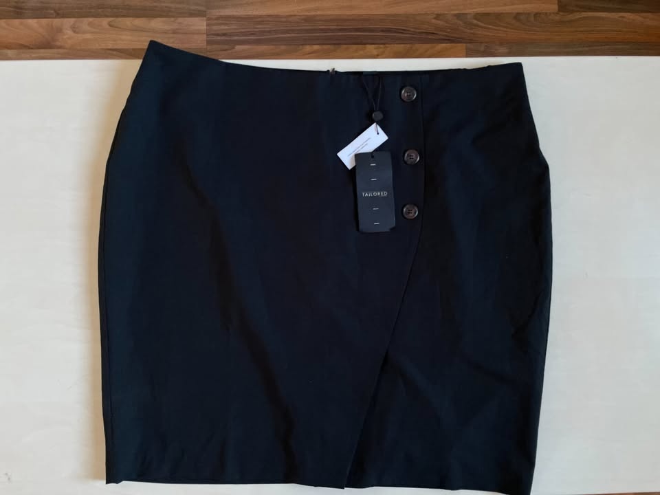 Nová sukně, vel 50/22 tedy cca 5XL, Capsule