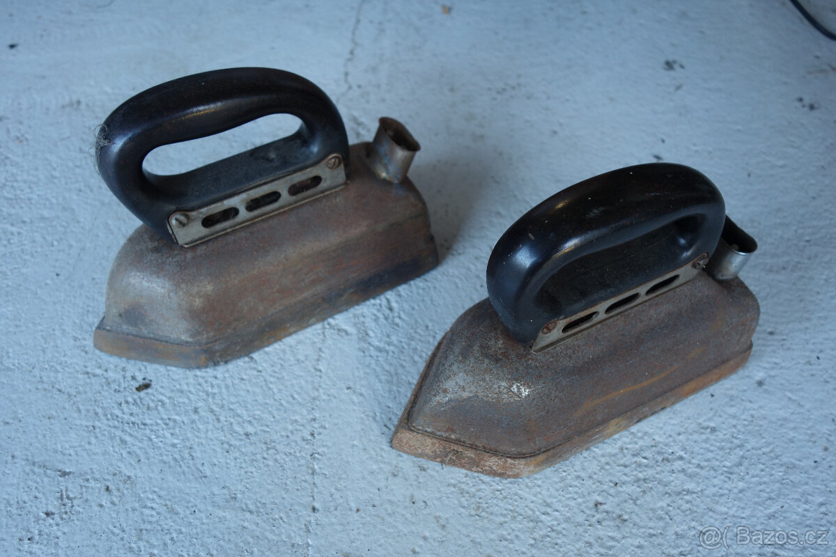 Stará žehlička na el.