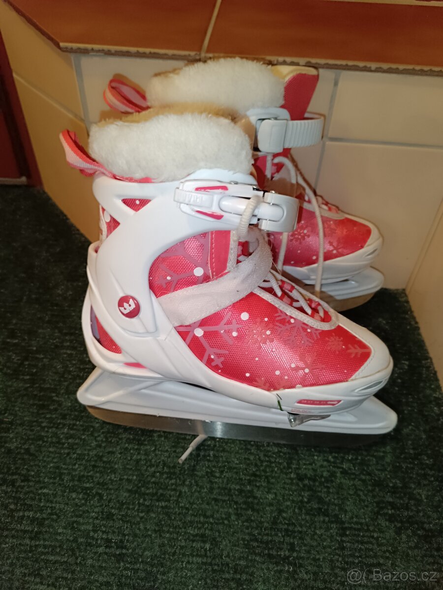 Prodám dívčí lední brusle