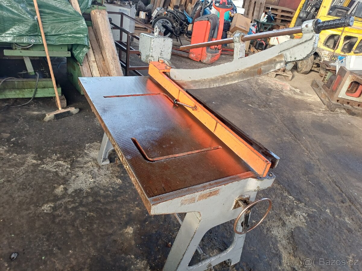 Tabulové nůžky NTP 1000/2