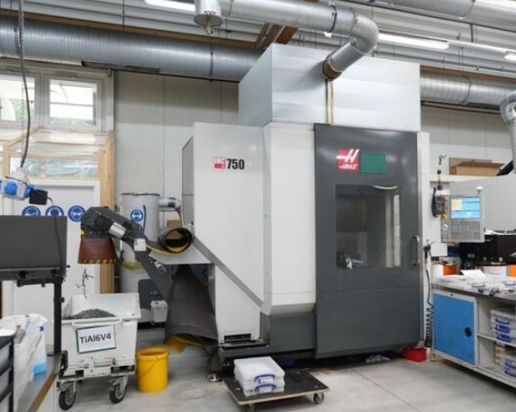 OBRÁBĚCÍ CENTRUM - PĚTIOSÉ UMC 750