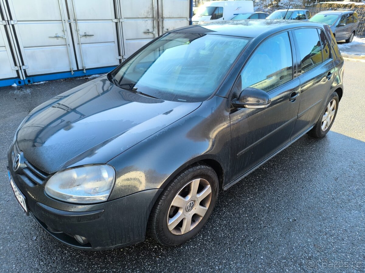 VW GOLF V 1,6i 75kW