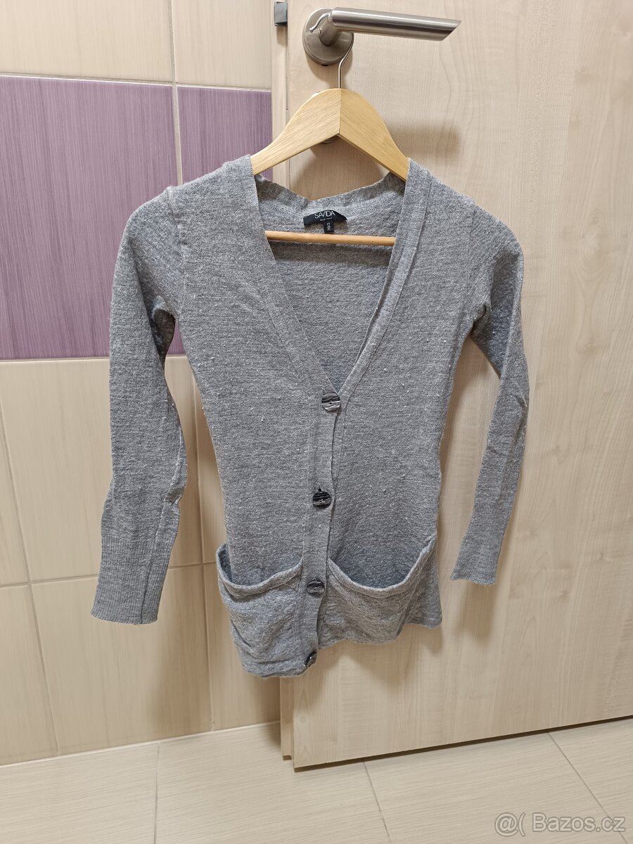Šedý kardigan