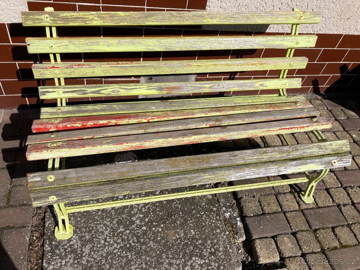 Zahradní lavička
