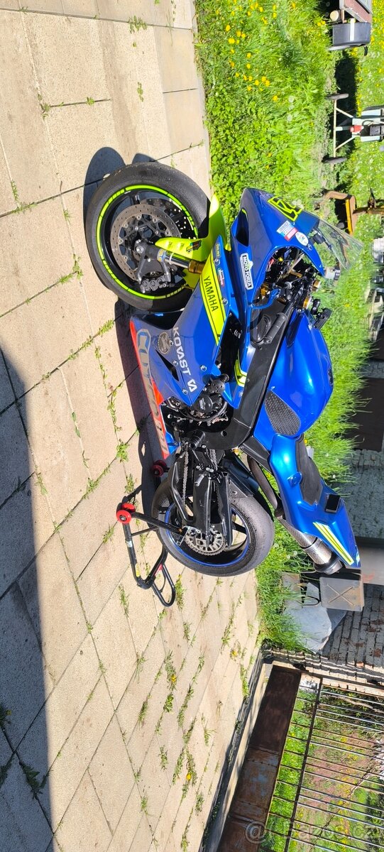 Yamaha R1 RN19 okruhovka