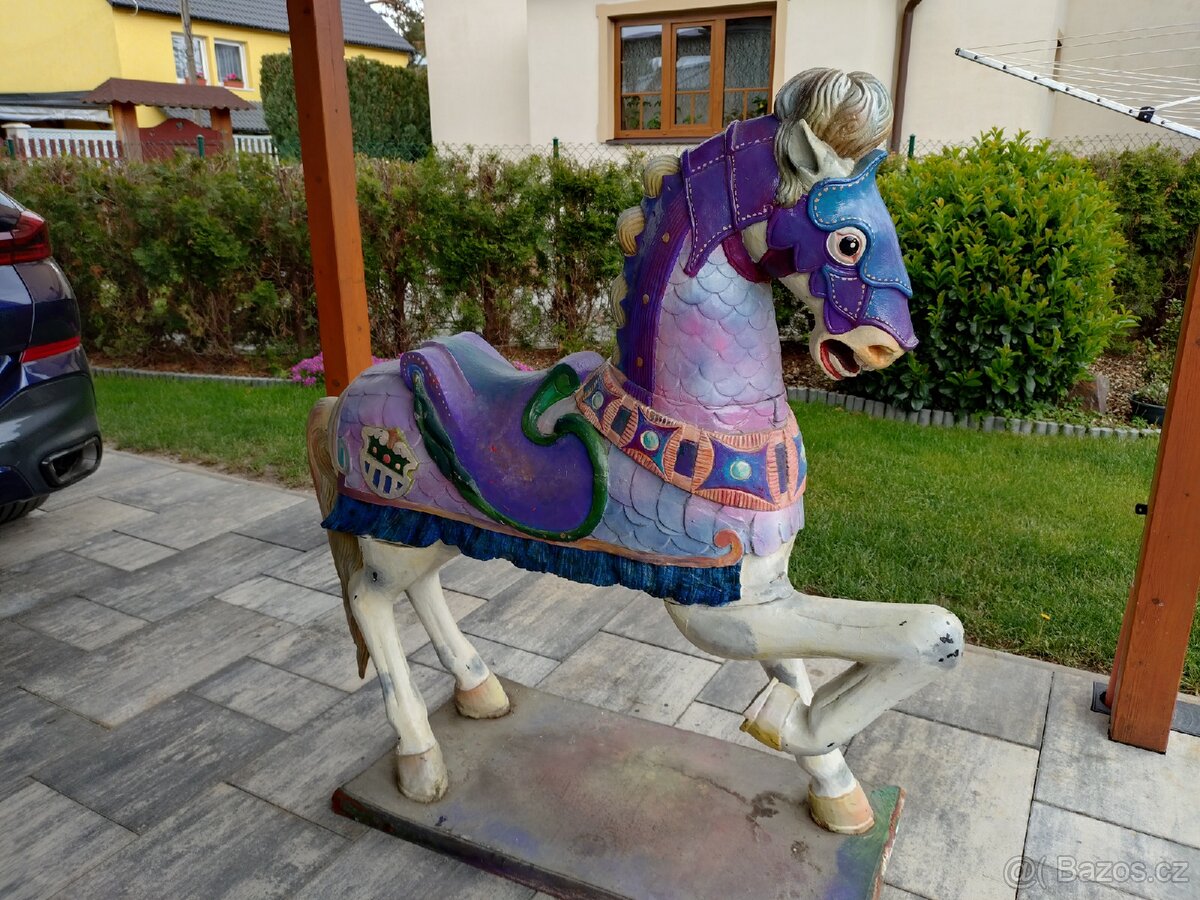 Vyřezávaný kůň