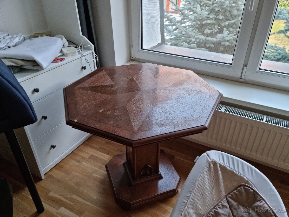 Starozitny stolek