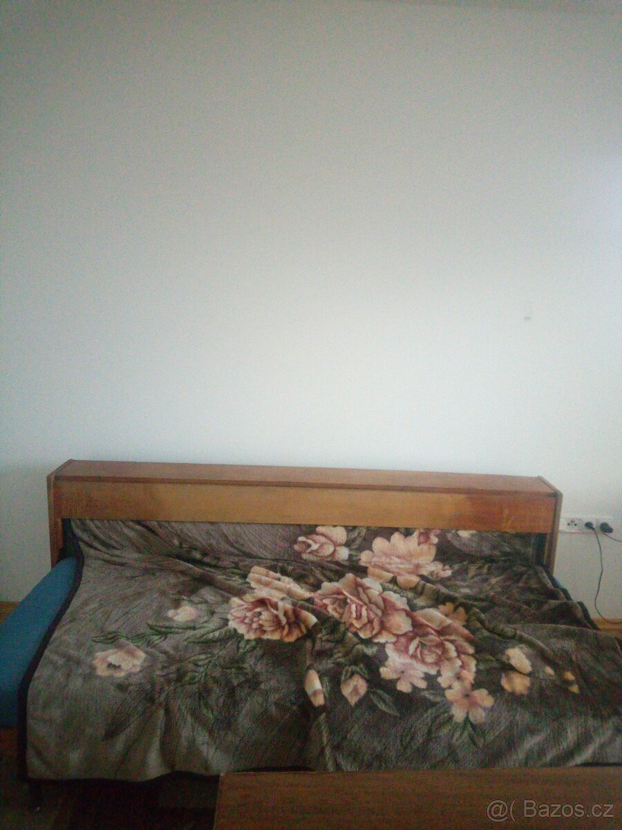 Skříně gauč a křesla