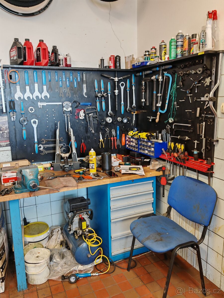 kompletní vybavení cykloservisu