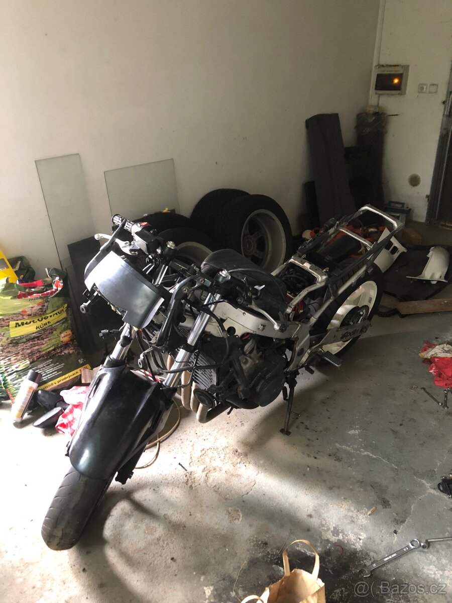 Honda cbr 600f2 na díly