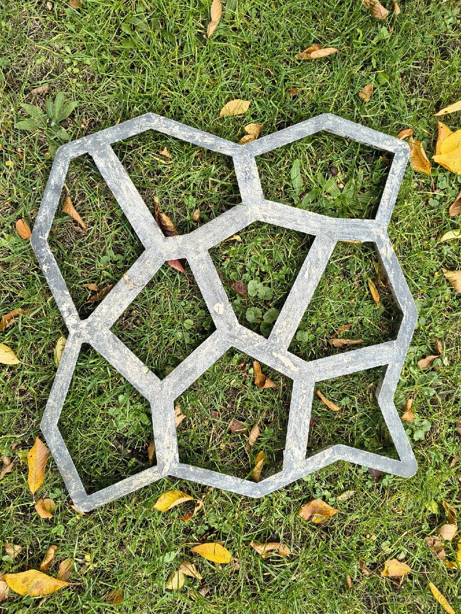 Mistr dlaždic - forma