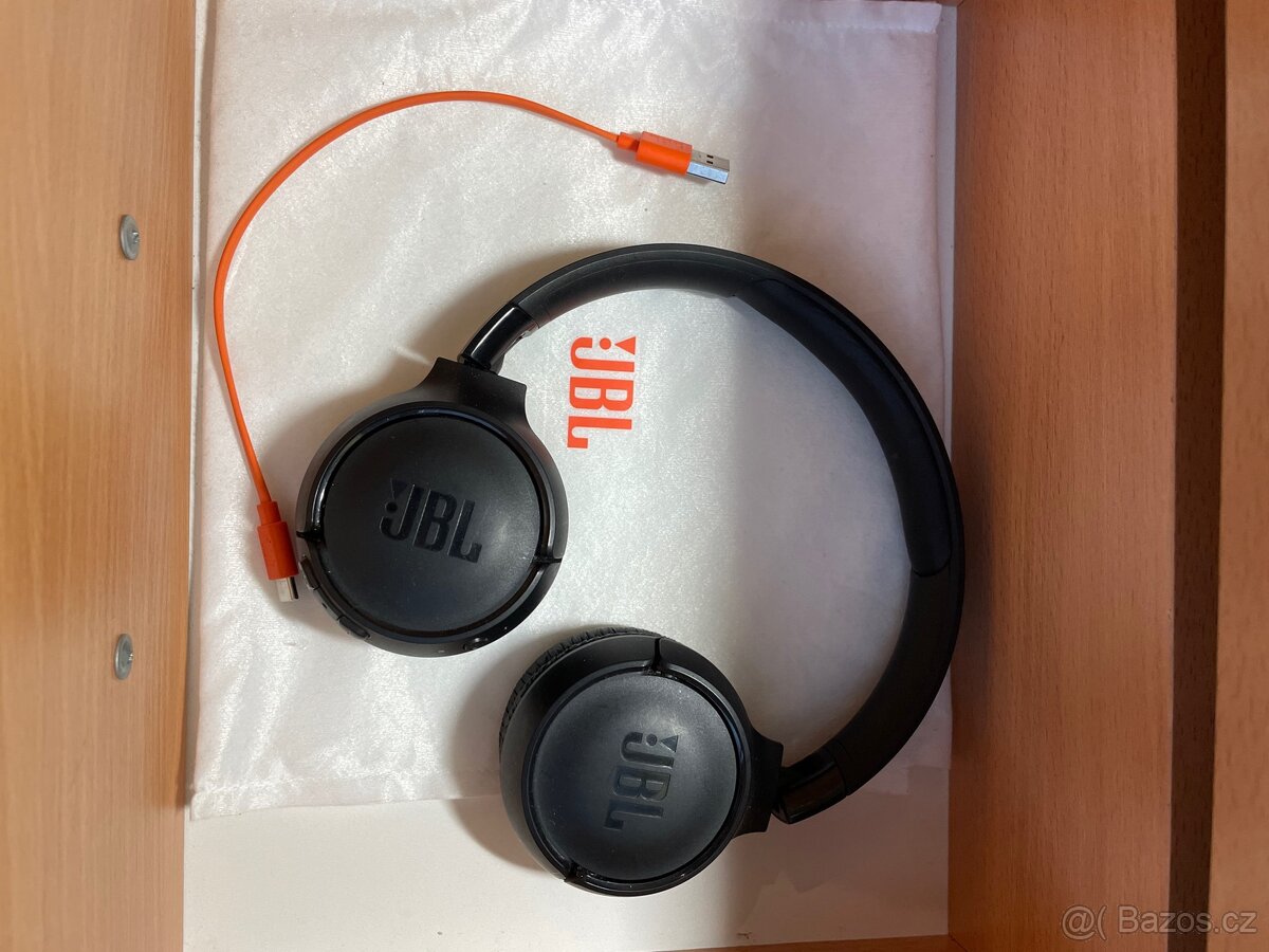 Sluchátka JBL Tune 520BT (JBLT520BTBLKEU) černá