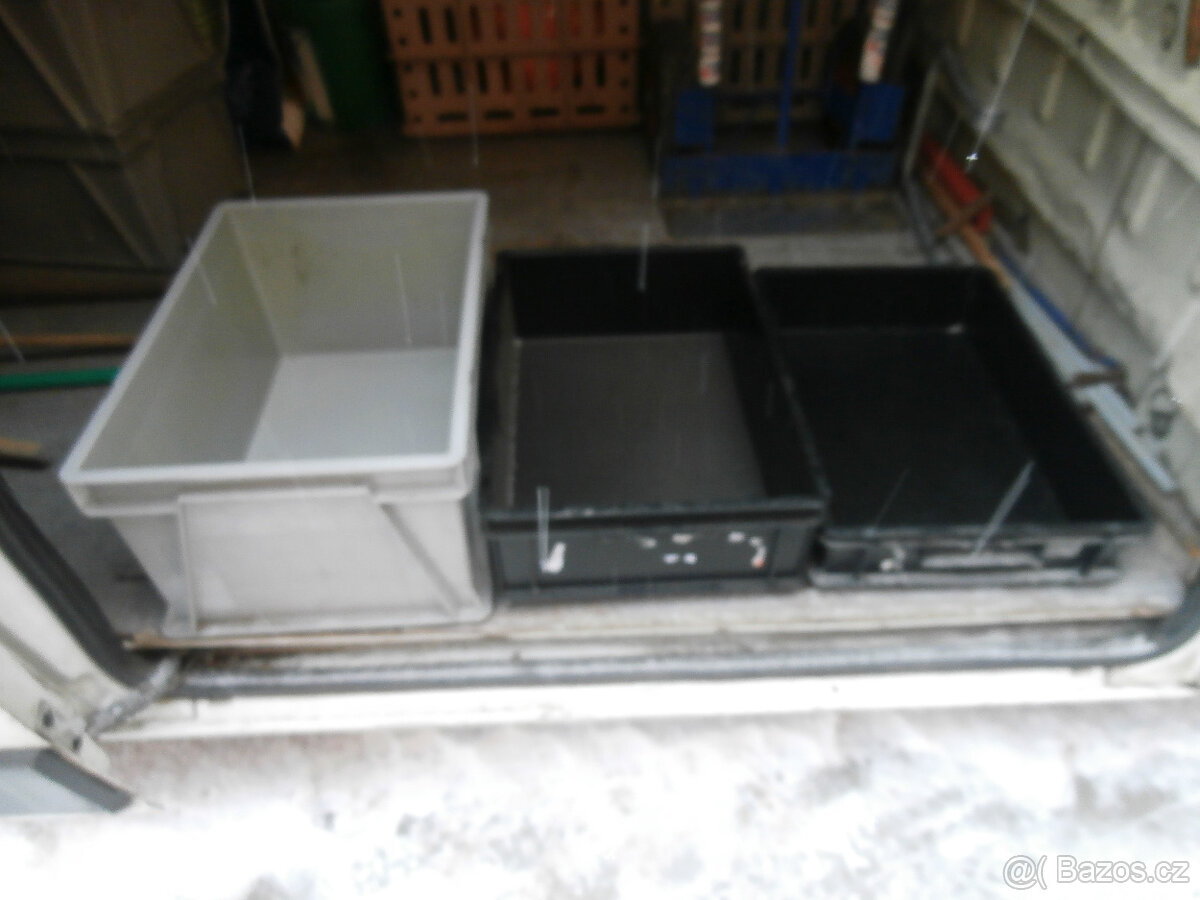 Přepravky plastové plná ukládací boxy od 100 kč