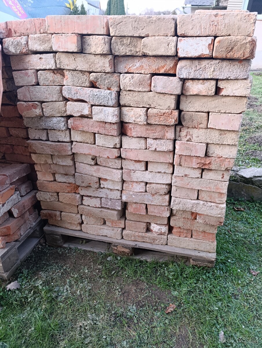 Pálené, očištěné cihly za odvoz