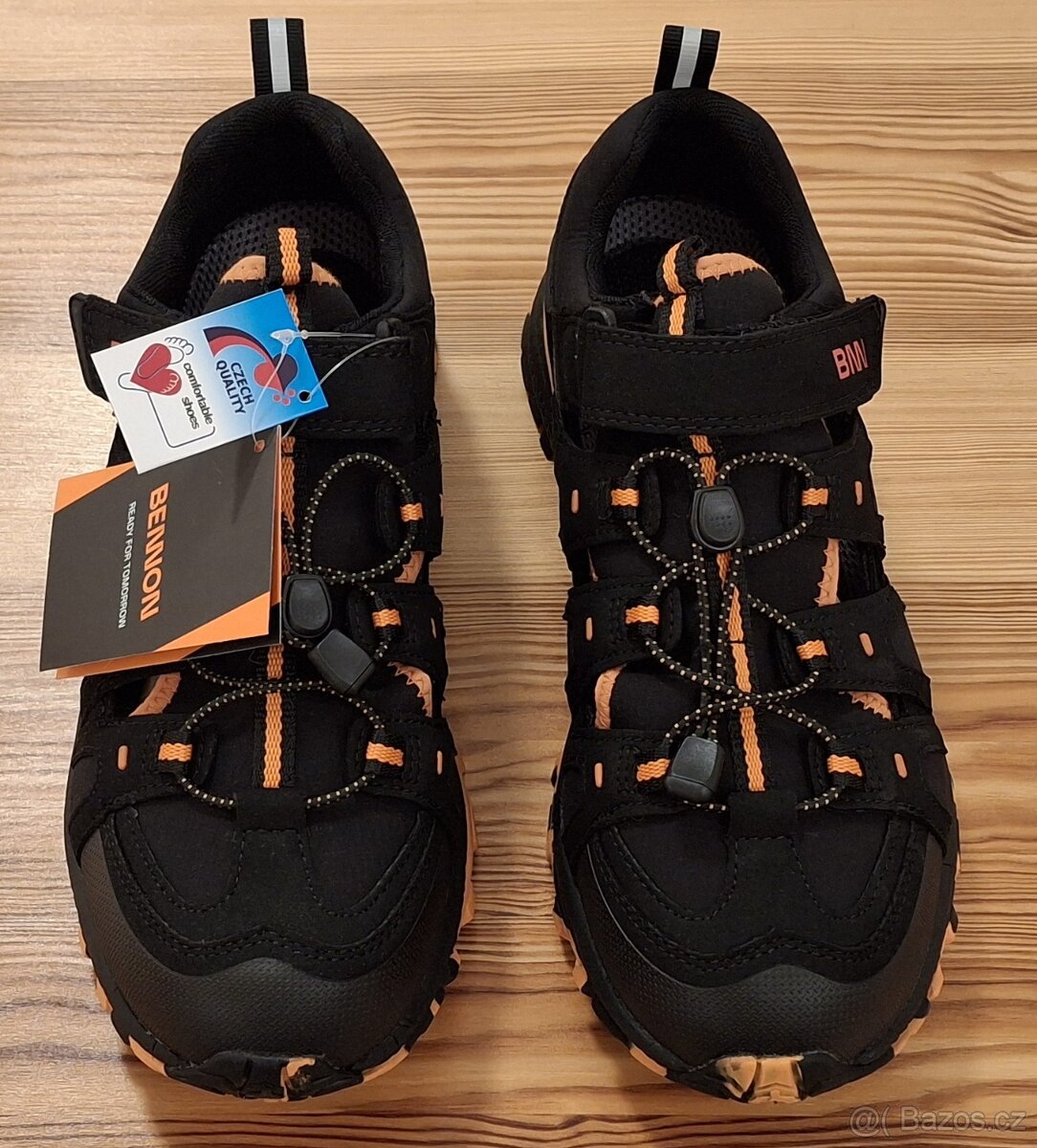 Nové pracovní sandály.