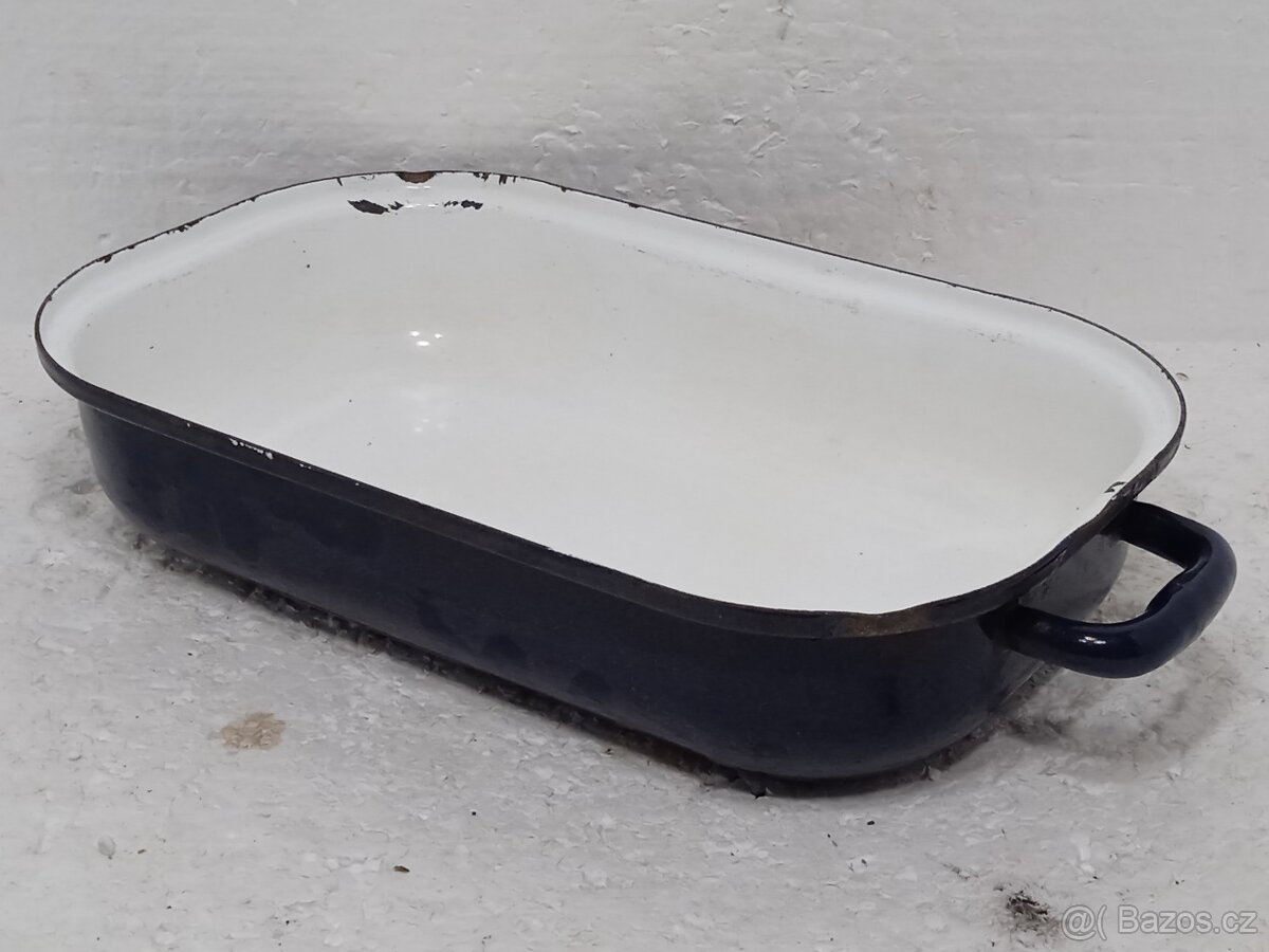 Starý modrý smaltovaný pekáč ČSSR