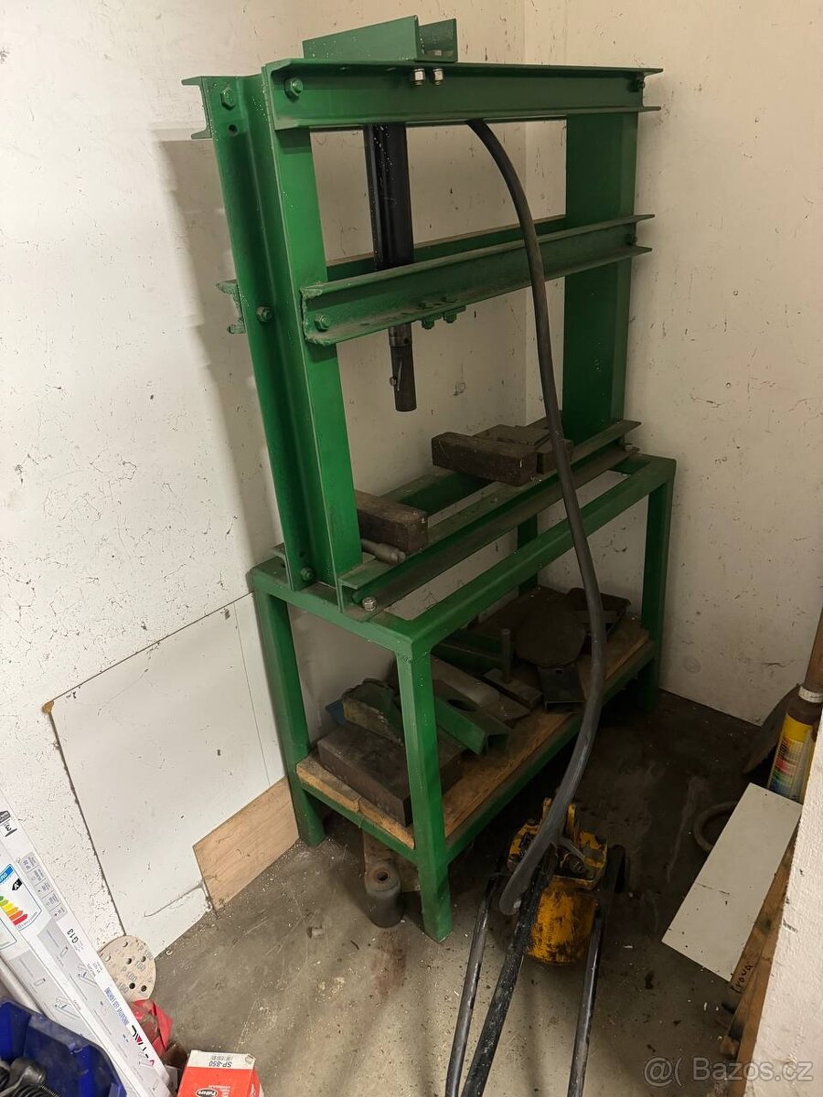 Ruční hydraulický lis