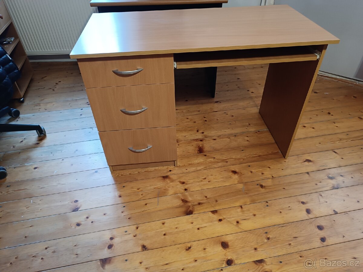 PC stůl
Rozměry 110x 55.