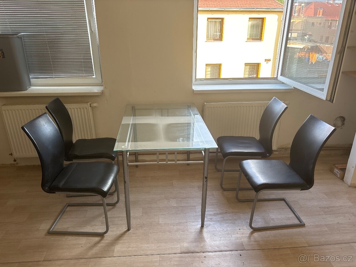 Jídelní stůl plu 4x židle