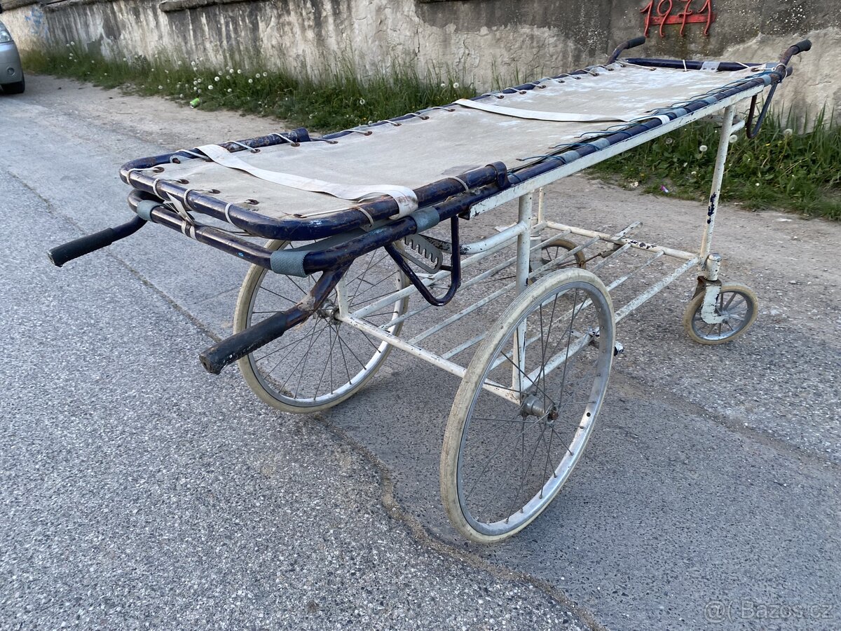 Staré nemocniční lehátko / vozík