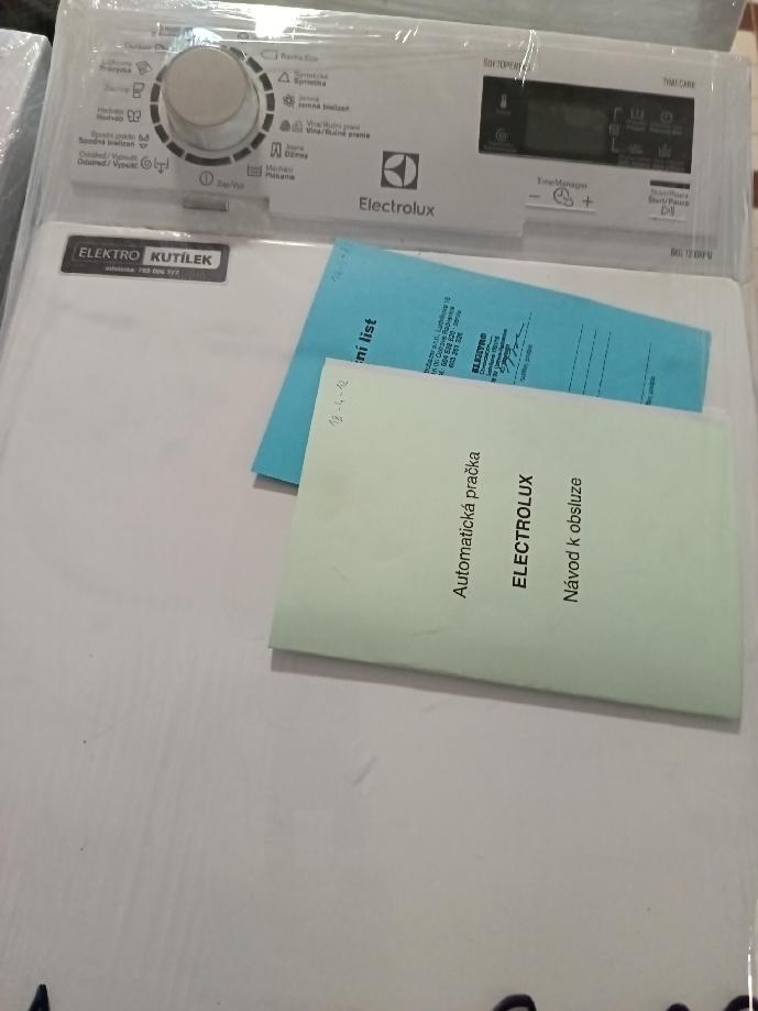 vrchem plněná pračka Electrolux