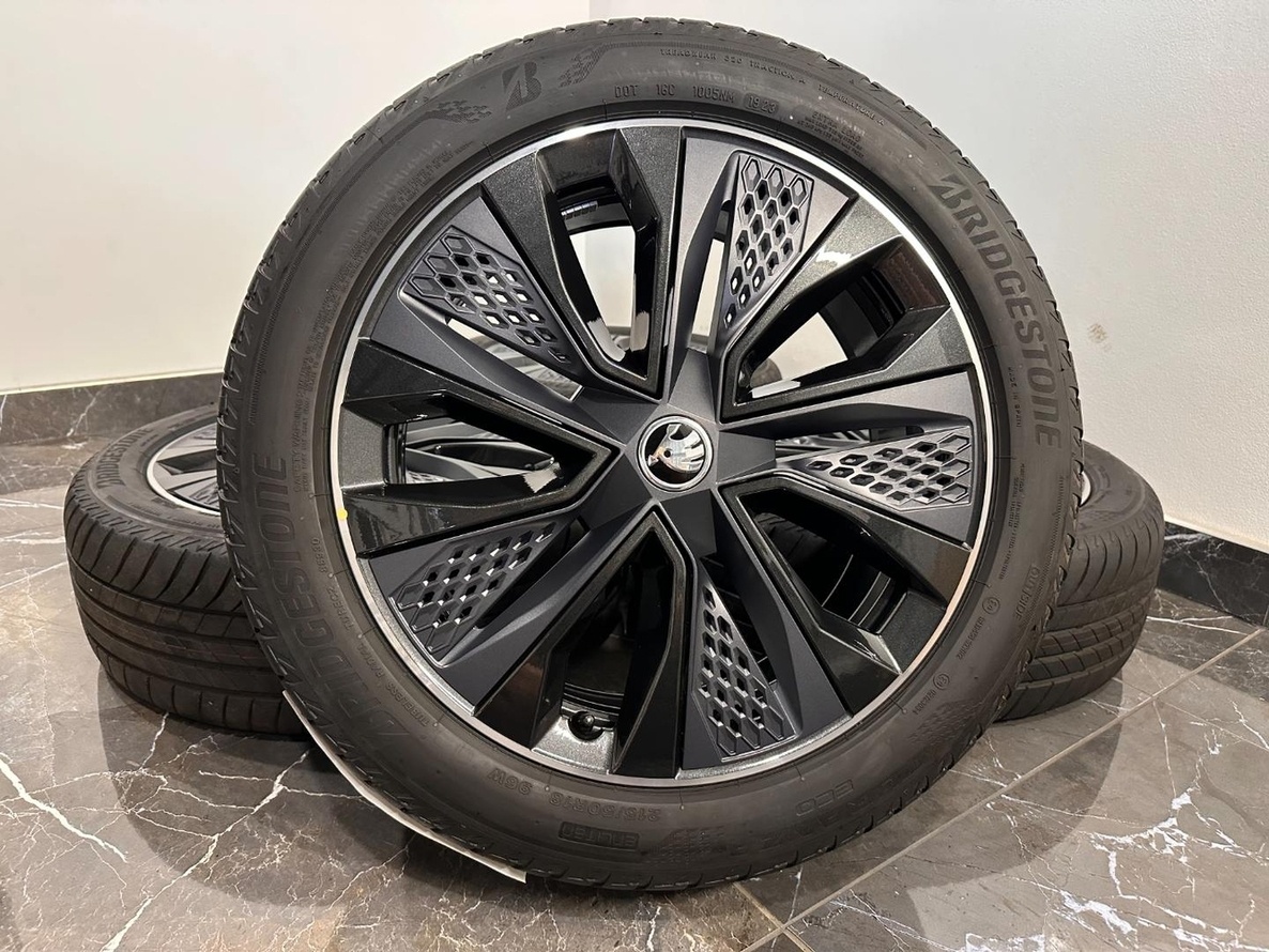 original škoda karoq r18 sport line 57A601025AS