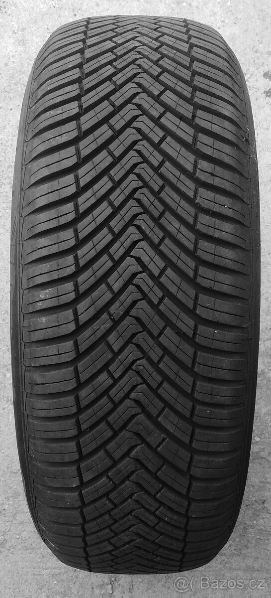 ZÁNOVNÍ CELOROČNÍ PNEU 215 55 17 CONTINENTAL